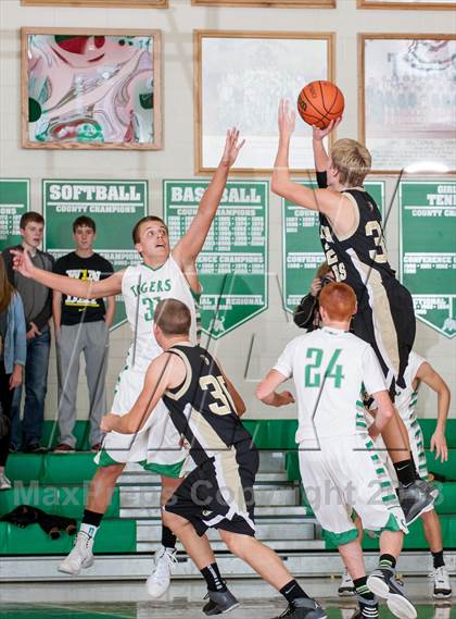 Thumbnail 2 in Triton Central vs. Shelbyville photogallery.