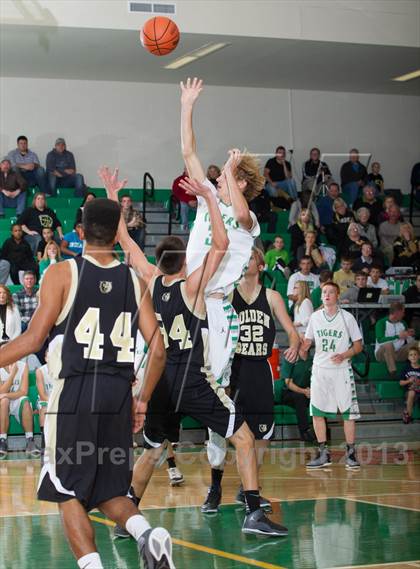 Thumbnail 2 in Triton Central vs. Shelbyville photogallery.