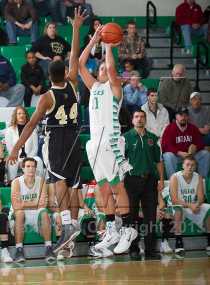 Thumbnail 3 in Triton Central vs. Shelbyville photogallery.