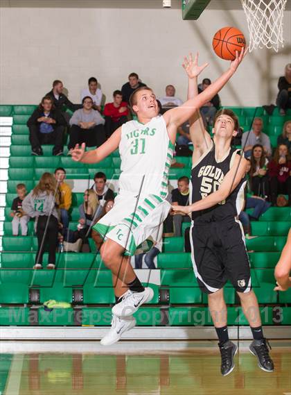 Thumbnail 2 in Triton Central vs. Shelbyville photogallery.