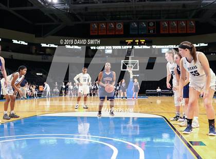 Thumbnail 2 in Lee's Summit West vs. Truman (MSHSAA Class 5 Sectional) photogallery.