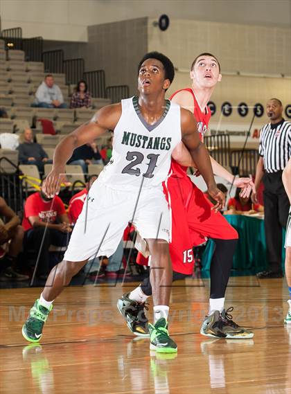 Thumbnail 2 in Mainland Regional vs Penns Grove (Wildwood Boardwalk Classic) photogallery.