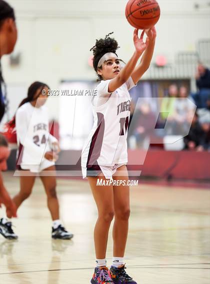 Thumbnail 1 in Middletown @ Kingston (Section 9 Class AA Quarterfinal) photogallery.