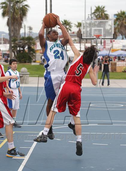 Thumbnail 3 in Oakwood vs. Pacifica Christian (@ Venice Beach) photogallery.