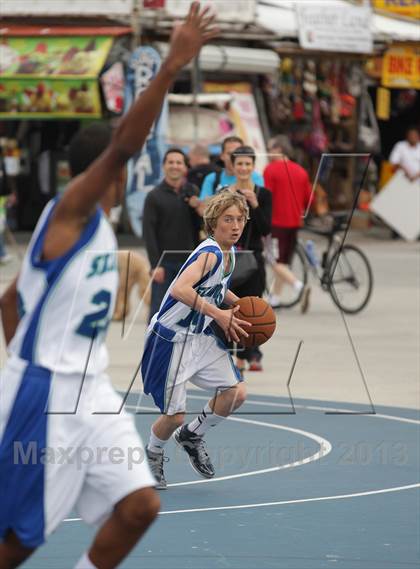 Thumbnail 3 in Oakwood vs. Pacifica Christian (@ Venice Beach) photogallery.