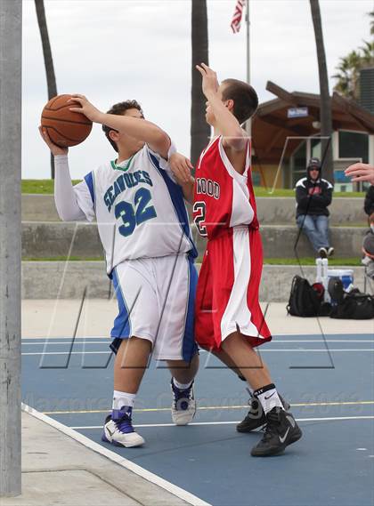 Thumbnail 3 in Oakwood vs. Pacifica Christian (@ Venice Beach) photogallery.