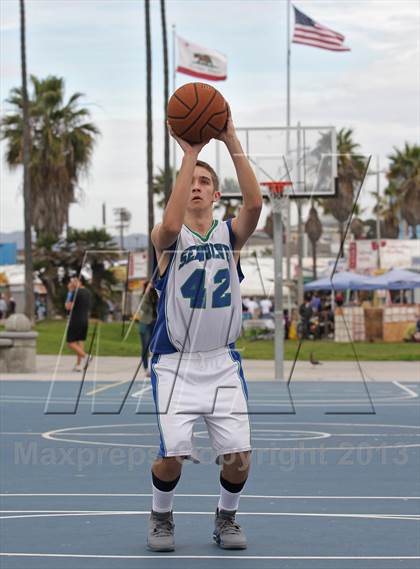 Thumbnail 3 in Oakwood vs. Pacifica Christian (@ Venice Beach) photogallery.