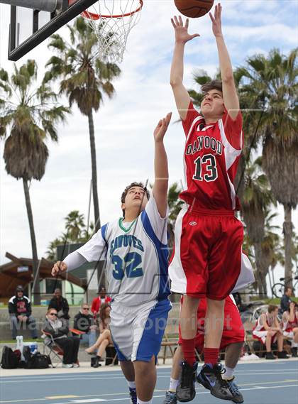 Thumbnail 3 in Oakwood vs. Pacifica Christian (@ Venice Beach) photogallery.