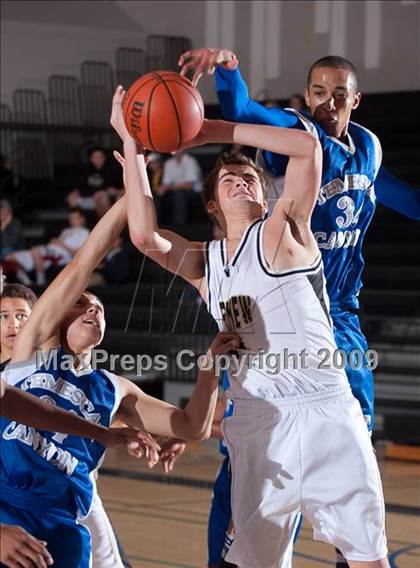 Thumbnail 3 in Temescal Canyon vs Westview (MaxPreps Holiday Classic) photogallery.