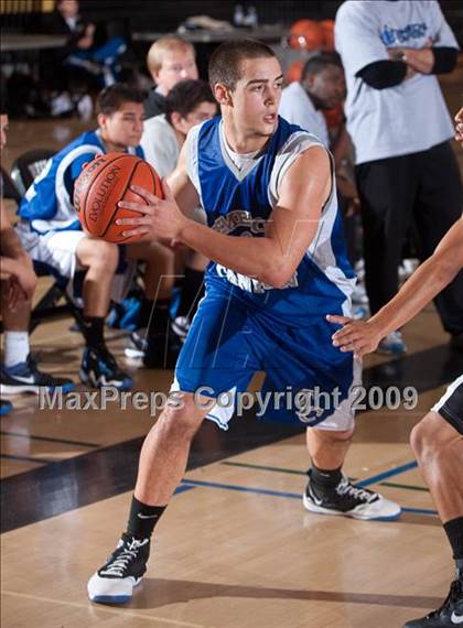 Thumbnail 1 in Temescal Canyon vs Westview (MaxPreps Holiday Classic) photogallery.