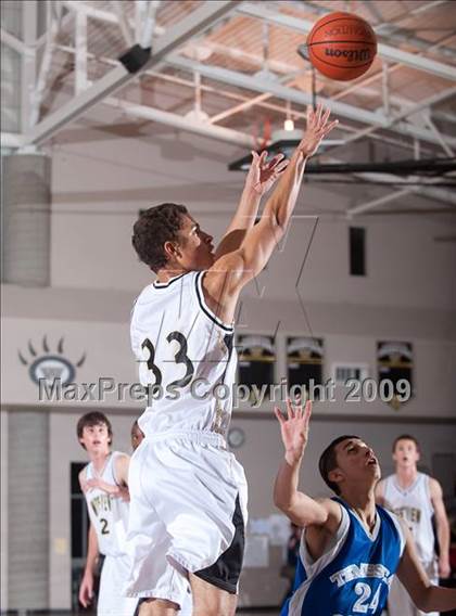 Thumbnail 3 in Temescal Canyon vs Westview (MaxPreps Holiday Classic) photogallery.