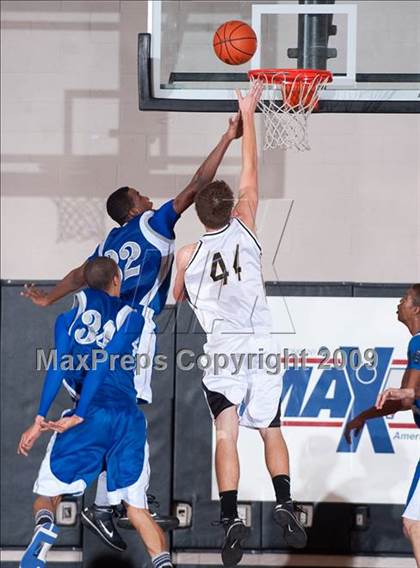 Thumbnail 1 in Temescal Canyon vs Westview (MaxPreps Holiday Classic) photogallery.