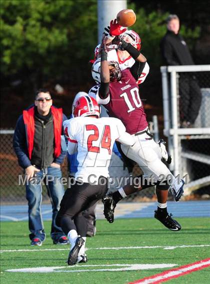 Thumbnail 2 in New Canaan vs. Windsor (CIAC Class L Semifinal) photogallery.