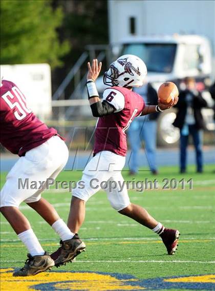 Thumbnail 1 in New Canaan vs. Windsor (CIAC Class L Semifinal) photogallery.