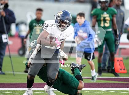 Thumbnail 1 in Longview vs. Dallas Jesuit (UIL 6A Area Playoff) photogallery.