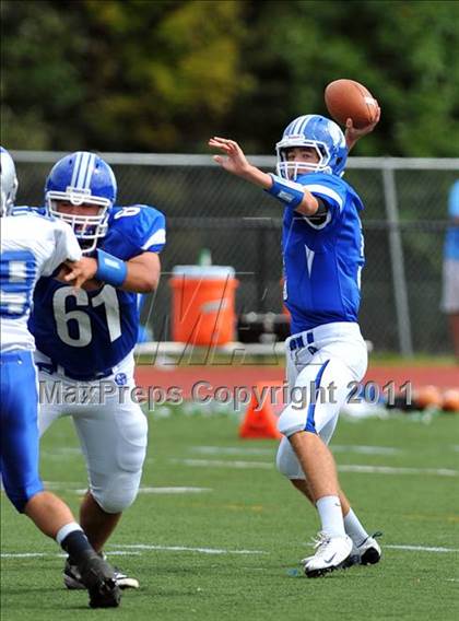 Thumbnail 3 in Ludlowe @ Darien photogallery.