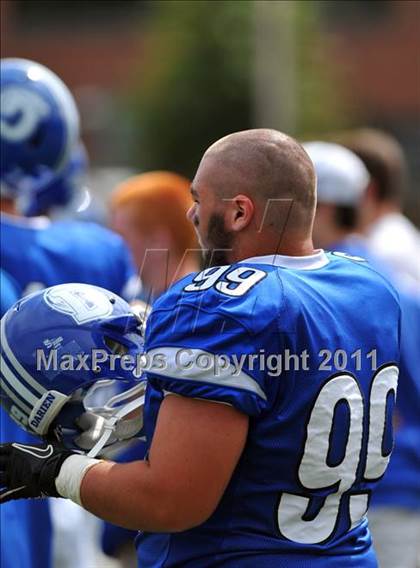 Thumbnail 3 in Ludlowe @ Darien photogallery.