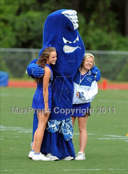 Thumbnail 1 in Ludlowe @ Darien photogallery.