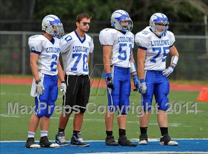 Thumbnail 3 in Ludlowe @ Darien photogallery.