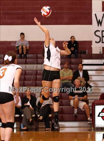 Thumbnail 2 in Austin High vs Round Rock Westwood photogallery.