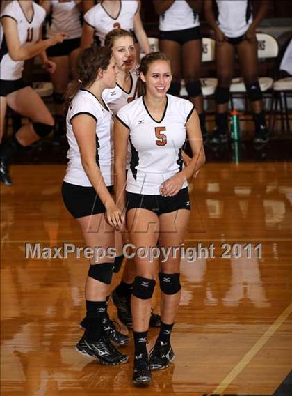 Thumbnail 3 in Austin High vs Round Rock Westwood photogallery.