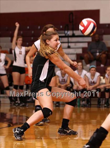 Thumbnail 1 in Austin High vs Round Rock Westwood photogallery.