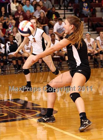 Thumbnail 1 in Austin High vs Round Rock Westwood photogallery.