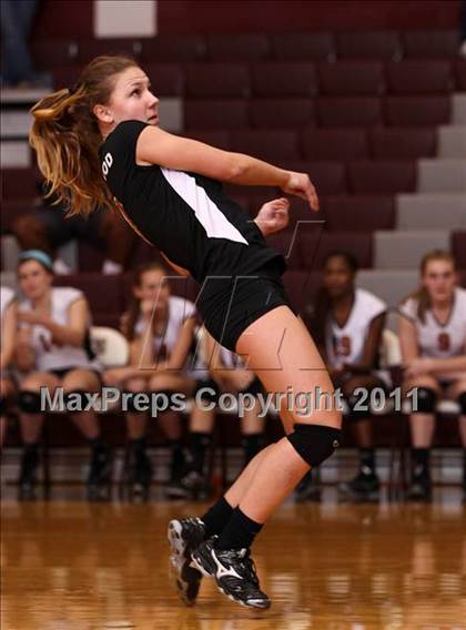 Thumbnail 2 in Austin High vs Round Rock Westwood photogallery.