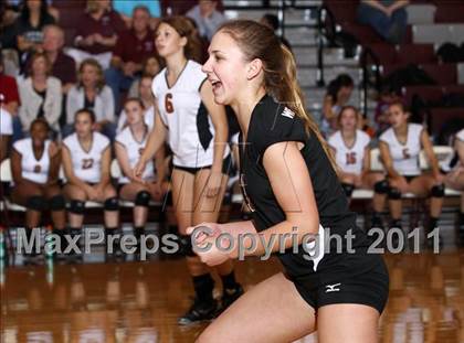 Thumbnail 2 in Austin High vs Round Rock Westwood photogallery.