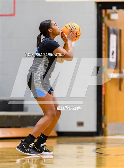 Thumbnail 2 in Eastern Randolph vs Oak Grove (Davidson-Randolph Christmas Classic) photogallery.