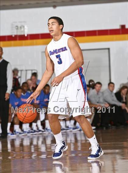 Thumbnail 1 in St. Andrew's vs DeMatha (Cancer Research Classic) photogallery.