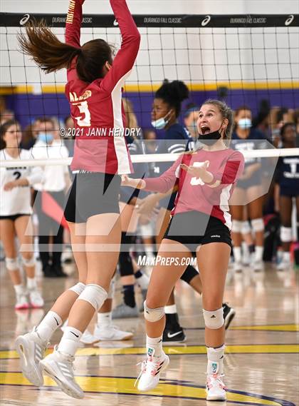 Thumbnail 1 in Sierra Canyon vs. Torrey Pines (Durango Fall Classic) photogallery.