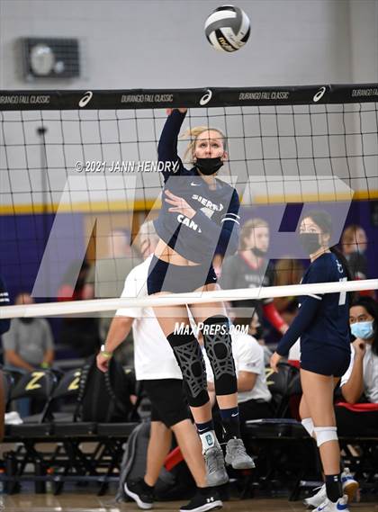 Thumbnail 3 in Sierra Canyon vs. Torrey Pines (Durango Fall Classic) photogallery.
