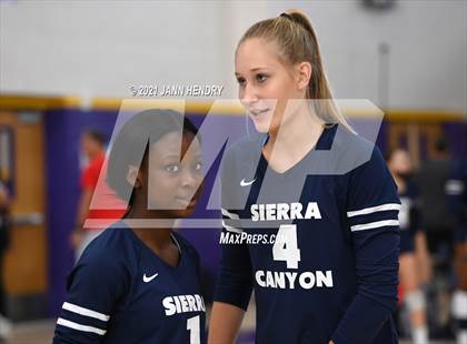 Thumbnail 1 in Sierra Canyon vs. Torrey Pines (Durango Fall Classic) photogallery.