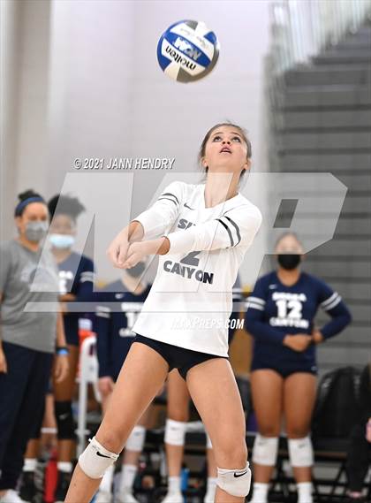 Thumbnail 2 in Sierra Canyon vs. Torrey Pines (Durango Fall Classic) photogallery.