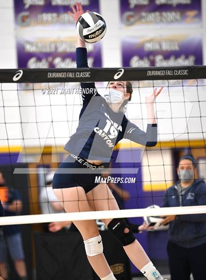 Thumbnail 3 in Sierra Canyon vs. Torrey Pines (Durango Fall Classic) photogallery.