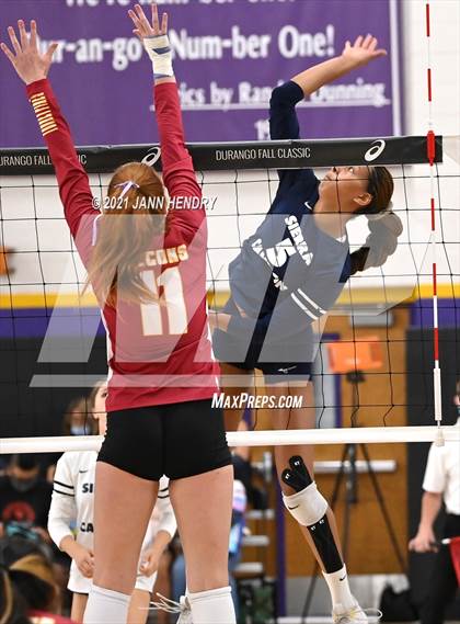 Thumbnail 3 in Sierra Canyon vs. Torrey Pines (Durango Fall Classic) photogallery.