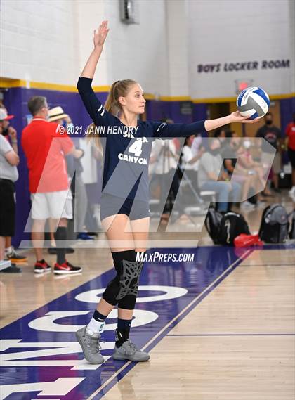Thumbnail 2 in Sierra Canyon vs. Torrey Pines (Durango Fall Classic) photogallery.
