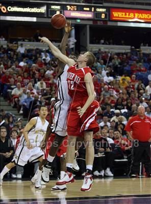 Thumbnail 3 in Mater Dei vs. Archbishop Mitty (CIF State D2 Final) photogallery.