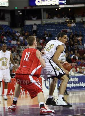 Thumbnail 3 in Mater Dei vs. Archbishop Mitty (CIF State D2 Final) photogallery.