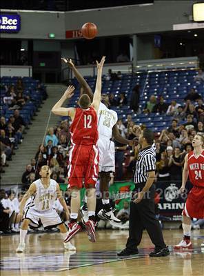 Thumbnail 3 in Mater Dei vs. Archbishop Mitty (CIF State D2 Final) photogallery.