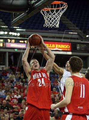 Thumbnail 1 in Mater Dei vs. Archbishop Mitty (CIF State D2 Final) photogallery.