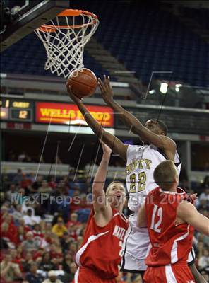 Thumbnail 3 in Mater Dei vs. Archbishop Mitty (CIF State D2 Final) photogallery.