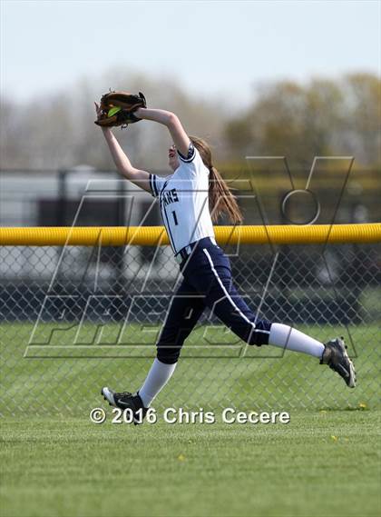 Thumbnail 3 in Fairport @ Gates Chili photogallery.