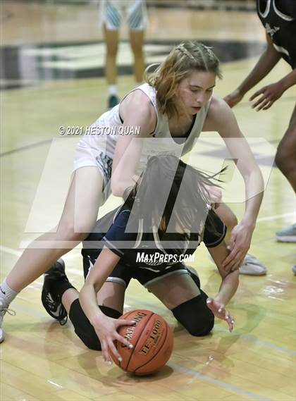 Thumbnail 2 in Aliso Niguel vs. Sierra Canyon photogallery.