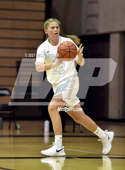 Thumbnail 2 in Aliso Niguel vs. Sierra Canyon photogallery.