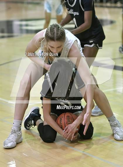 Thumbnail 2 in Aliso Niguel vs. Sierra Canyon photogallery.