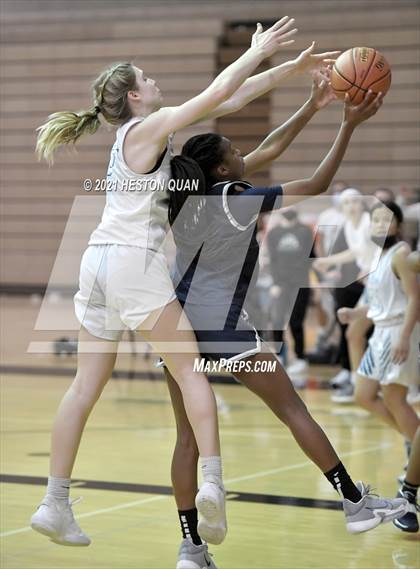 Thumbnail 2 in Aliso Niguel vs. Sierra Canyon photogallery.