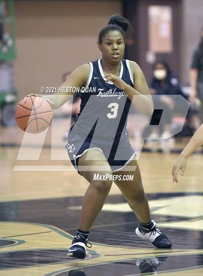 Thumbnail 2 in Aliso Niguel vs. Sierra Canyon photogallery.
