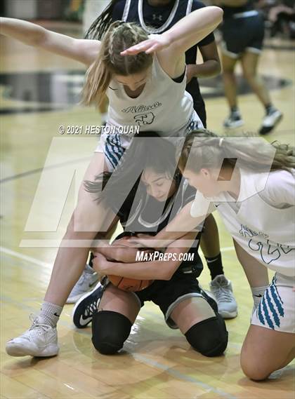 Thumbnail 2 in Aliso Niguel vs. Sierra Canyon photogallery.